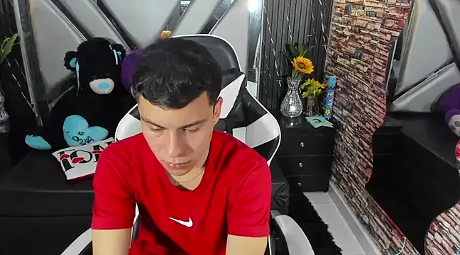 Snapshot of salvadorgomezx chatting on 01.21.25 salvadorgomezx online show from 01.21.25