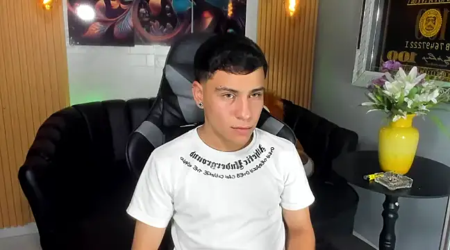 Snapshot of salvadorgomezx chatting on 01.23.25 salvadorgomezx online show from 01.23.25