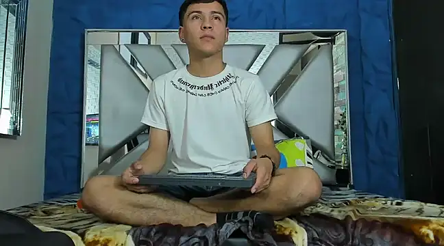 Snapshot of salvadorgomezx chatting on 01.23.25 salvadorgomezx online show from 01.23.25