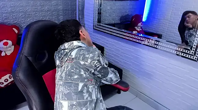 Snapshot of salvadorgomezx chatting on 01.24.25 salvadorgomezx online show from 01.24.25