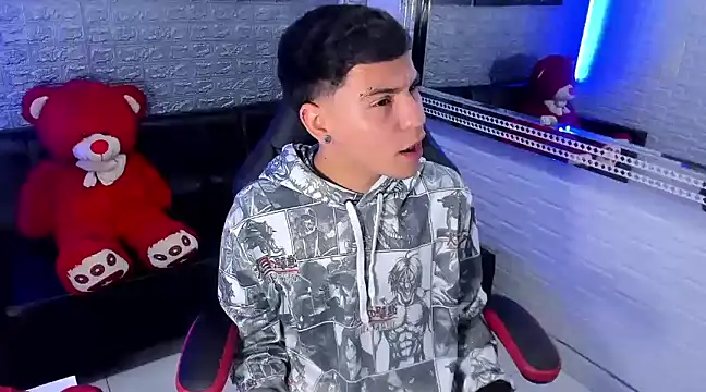 Snapshot of salvadorgomezx chatting on 01.24.25 salvadorgomezx online show from 01.24.25