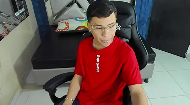 Snapshot of salvadorgomezx chatting on 01.25.25 salvadorgomezx online show from 01.25.25