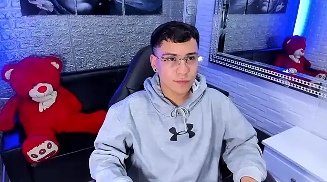 Snapshot of salvadorgomezx chatting on 02.04.25 salvadorgomezx online show from 02.04.25