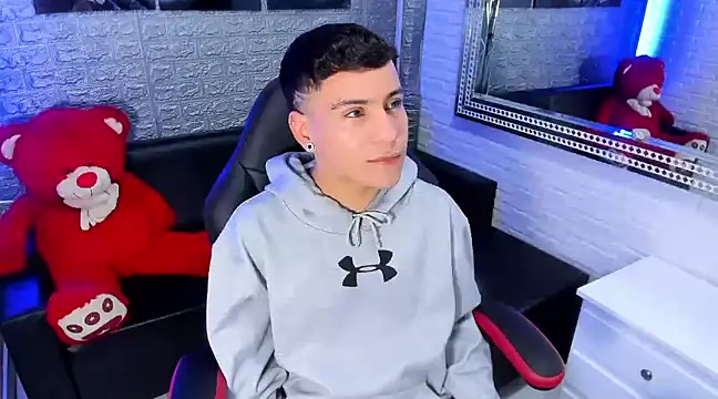 Snapshot of salvadorgomezx chatting on 02.04.25 salvadorgomezx online show from 02.04.25