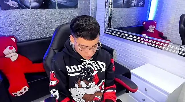 Snapshot of salvadorgomezx chatting on 02.05.25 salvadorgomezx online show from 02.05.25