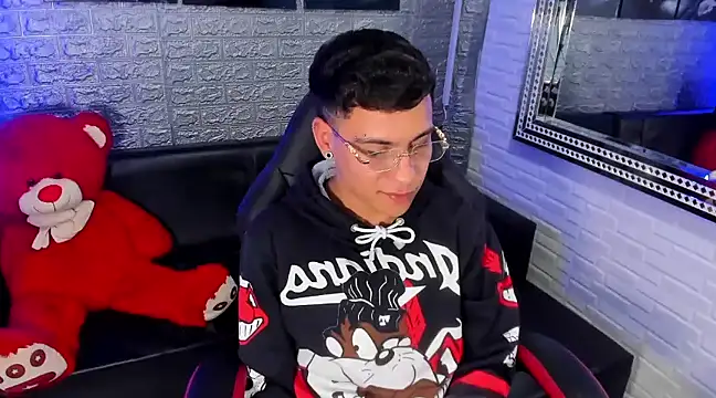 Snapshot of salvadorgomezx chatting on 02.07.25 salvadorgomezx online show from 02.07.25