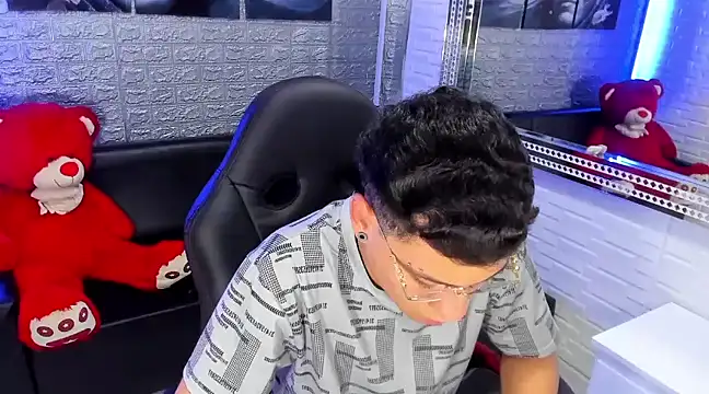 Snapshot of salvadorgomezx chatting on 02.11.25 salvadorgomezx online show from 02.11.25