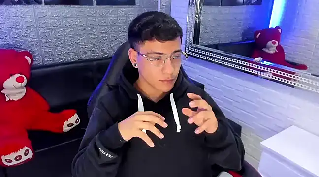 Snapshot of salvadorgomezx chatting on 02.12.25 salvadorgomezx online show from 02.12.25