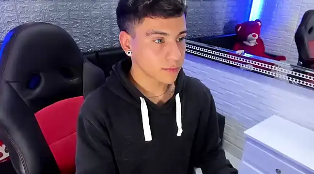 Snapshot of salvadorgomezx chatting on 02.12.25 salvadorgomezx online show from 02.12.25