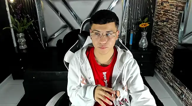 Snapshot of salvadorgomezx chatting on 02.13.25 salvadorgomezx online show from 02.13.25