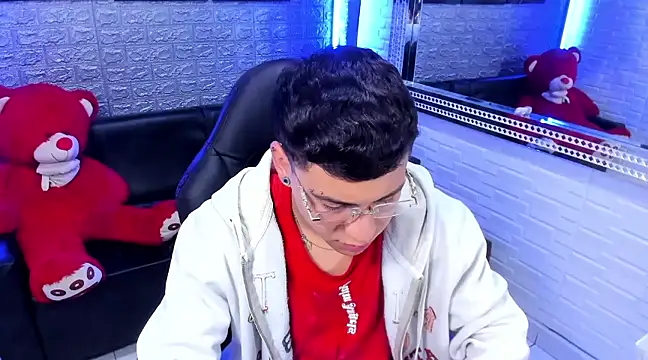 Snapshot of salvadorgomezx chatting on 02.13.25 salvadorgomezx online show from 02.13.25