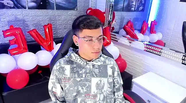 Snapshot of salvadorgomezx chatting on 02.15.25 salvadorgomezx online show from 02.15.25