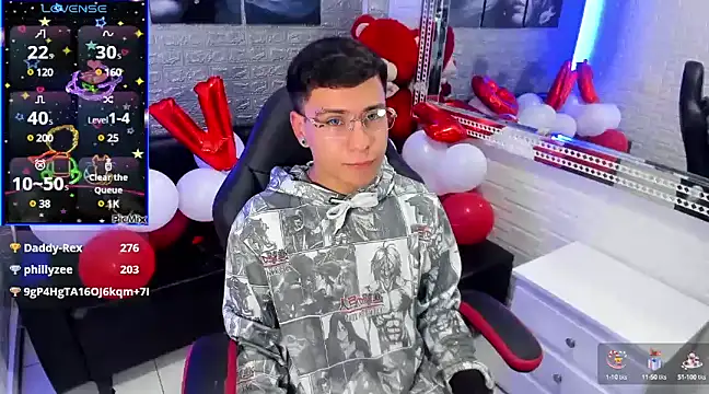 Snapshot of salvadorgomezx chatting on 02.15.25 salvadorgomezx online show from 02.15.25