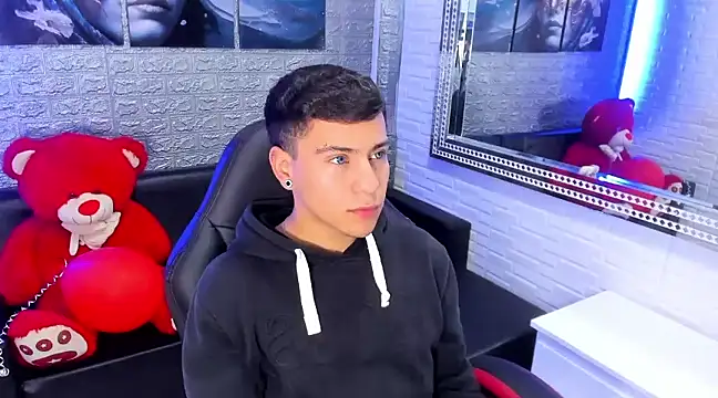 Snapshot of salvadorgomezx chatting on 02.16.25 salvadorgomezx online show from 02.16.25