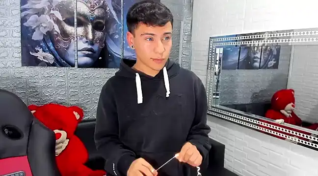 Snapshot of salvadorgomezx chatting on 02.16.25 salvadorgomezx online show from 02.16.25