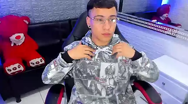 Snapshot of salvadorgomezx chatting on 02.19.25 salvadorgomezx online show from 02.19.25