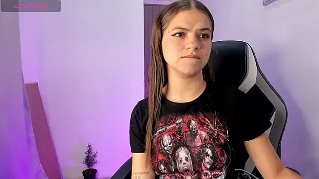 Snapshot of PaigeJayden chatting on 10.28.25 PaigeJayden online show from 10.28.25