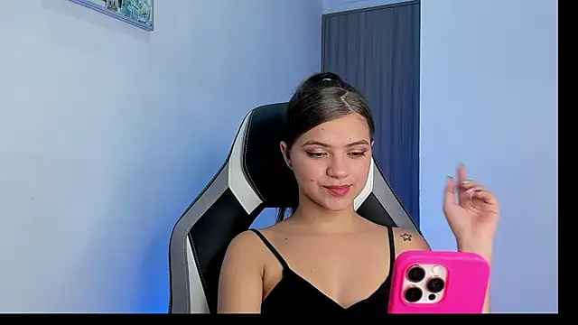 Snapshot of PaigeJayden chatting on 10.30.25 PaigeJayden online show from 10.30.25