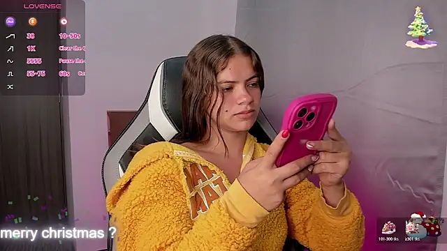 Snapshot of PaigeJayden chatting on 12.15.25 PaigeJayden online show from 12.15.25