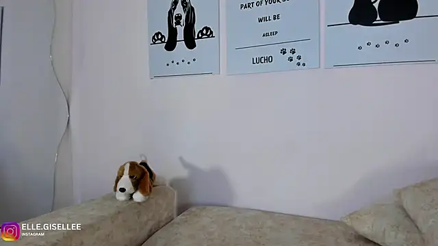 ElleGisellee online show from 02.25.25