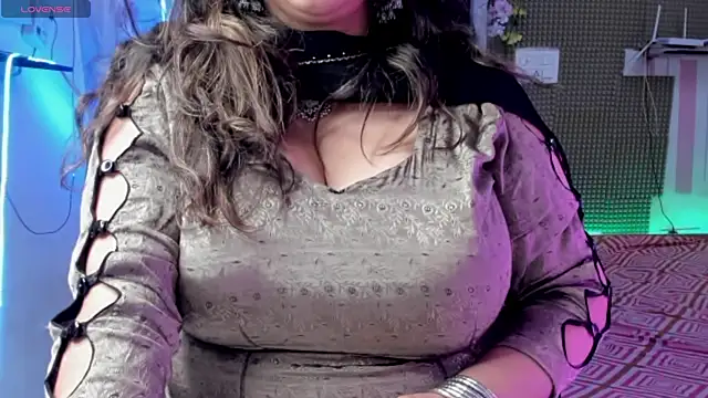 Gulabi Queen online show from 02.26.25
