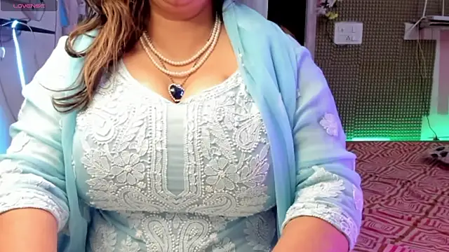 Gulabi Queen online show from 03.09.25