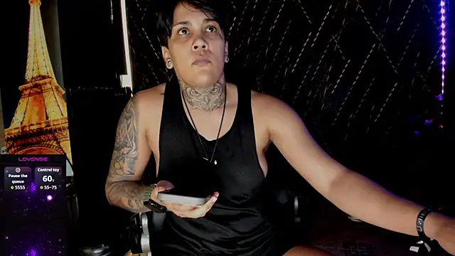 Snapshot of ZhoeStrong chatting on 01.16.26 ZhoeStrong online show from 01.16.26