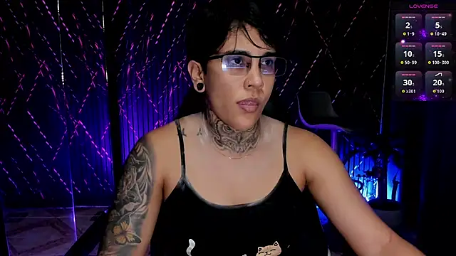 Snapshot of ZhoeStrong chatting on 02.02.26 ZhoeStrong online show from 02.02.26