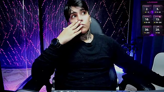 Snapshot of ZhoeStrong chatting on 02.05.26 ZhoeStrong online show from 02.05.26