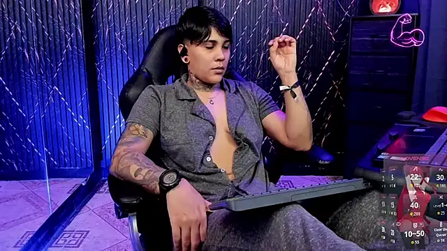 Snapshot of ZhoeStrong chatting on 02.15.26 ZhoeStrong online show from 02.15.26