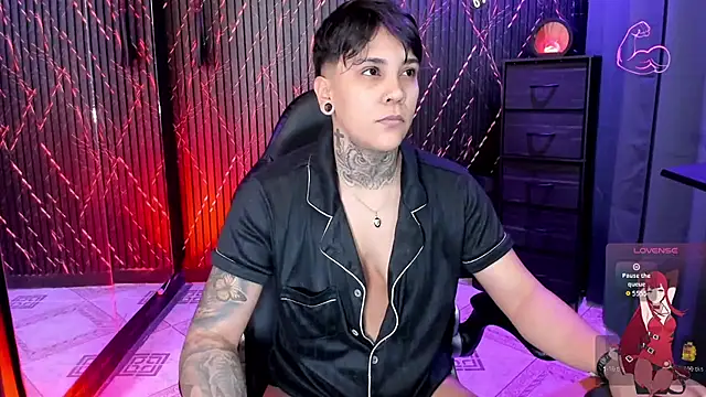 Snapshot of ZhoeStrong chatting on 02.21.26 ZhoeStrong online show from 02.21.26