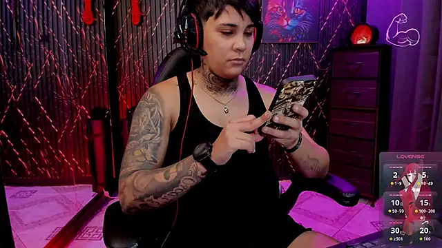 Snapshot of ZhoeStrong chatting on 02.28.26 ZhoeStrong online show from 02.28.26