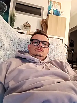 Snapshot of GLouglou19 chatting on 10.02.25 GLouglou19 online show from 10.02.25