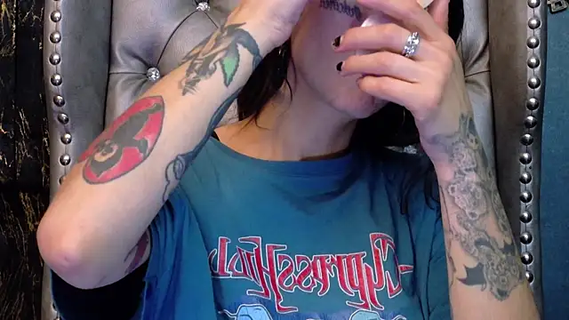 Snapshot of LusstCruella chatting on 05.13.26 LusstCruella online show from 05.13.26