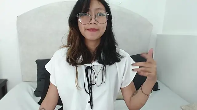 Yommi Winx online show from 12.18.24