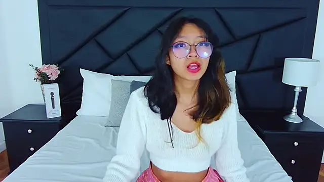 Yommi Winx online show from 02.07.25