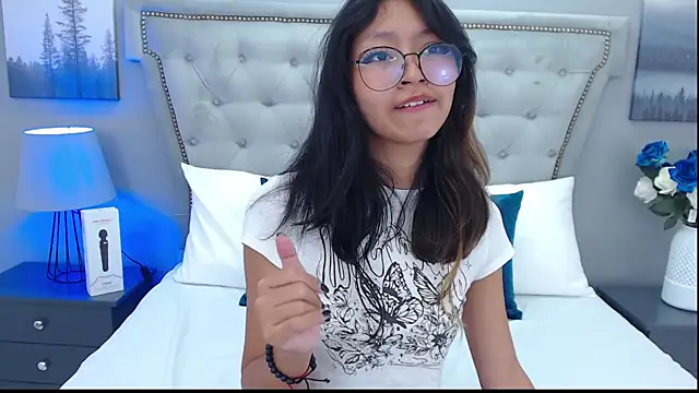 Yommi Winx online show from 03.11.25