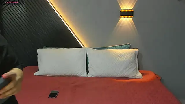 Laia and Aloby online show from 03.24.26