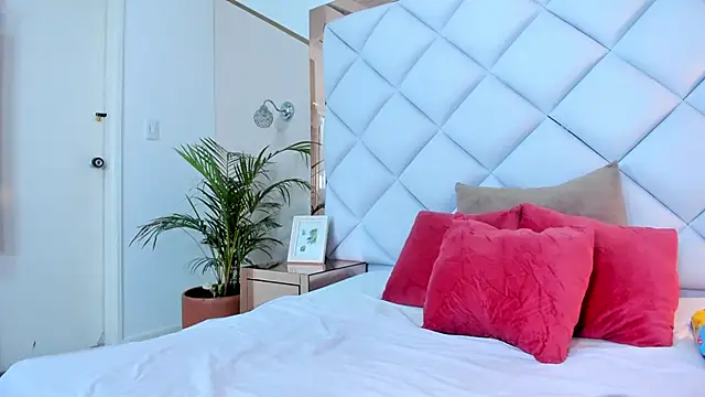 melaniee jones online show from 12.23.24