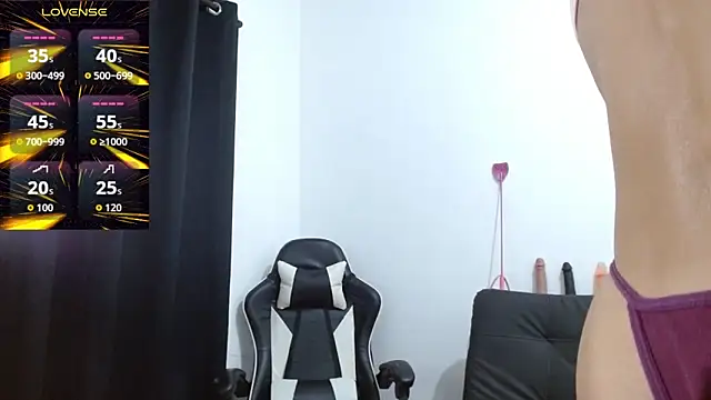 Snapshot of Kiara-Rider chatting on 10.29.25 Kiara-Rider online show from 10.29.25