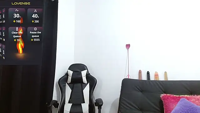 Snapshot of Kiara-Rider chatting on 11.15.25 Kiara-Rider online show from 11.15.25