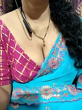 Snapshot of bhuvana555 chatting on 03.02.25 bhuvana555 online show from 03.02.25