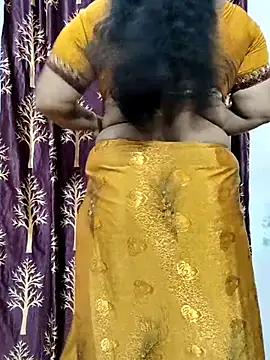 Snapshot of bhuvana555 chatting on 03.05.25 bhuvana555 online show from 03.05.25