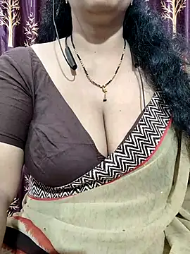 Snapshot of bhuvana555 chatting on 03.06.25 bhuvana555 online show from 03.06.25