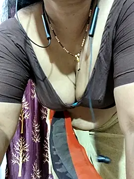 Snapshot of bhuvana555 chatting on 03.06.25 bhuvana555 online show from 03.06.25