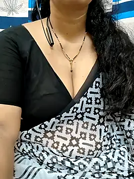 Snapshot of bhuvana555 chatting on 03.18.25 bhuvana555 online show from 03.18.25