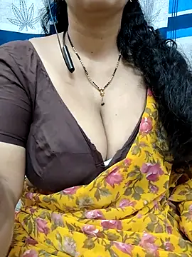 Snapshot of bhuvana555 chatting on 03.19.25 bhuvana555 online show from 03.19.25