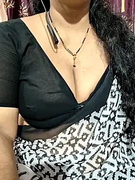 Snapshot of bhuvana555 chatting on 03.21.25 bhuvana555 online show from 03.21.25