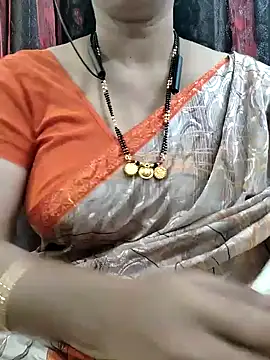 Snapshot of bhuvana555 chatting on 10.10.25 bhuvana555 online show from 10.10.25