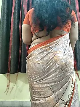 Snapshot of bhuvana555 chatting on 10.31.25 bhuvana555 online show from 10.31.25